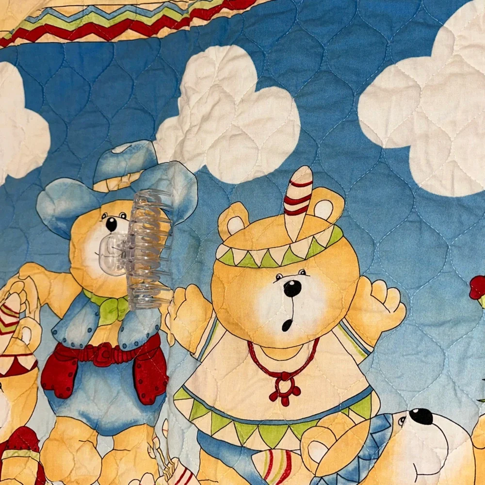 Vintage homemade baby quilt with‎ teddy bears super cute!!! Unisex